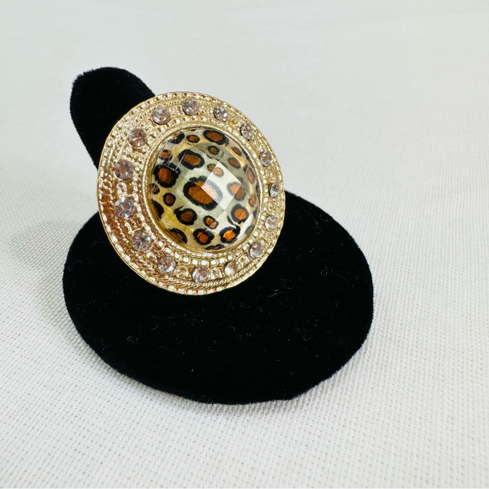 STRETCH RING ANIMAL PRINT ACCENTED WITH RHINESTONES GOLD TONE NWOT GLAM